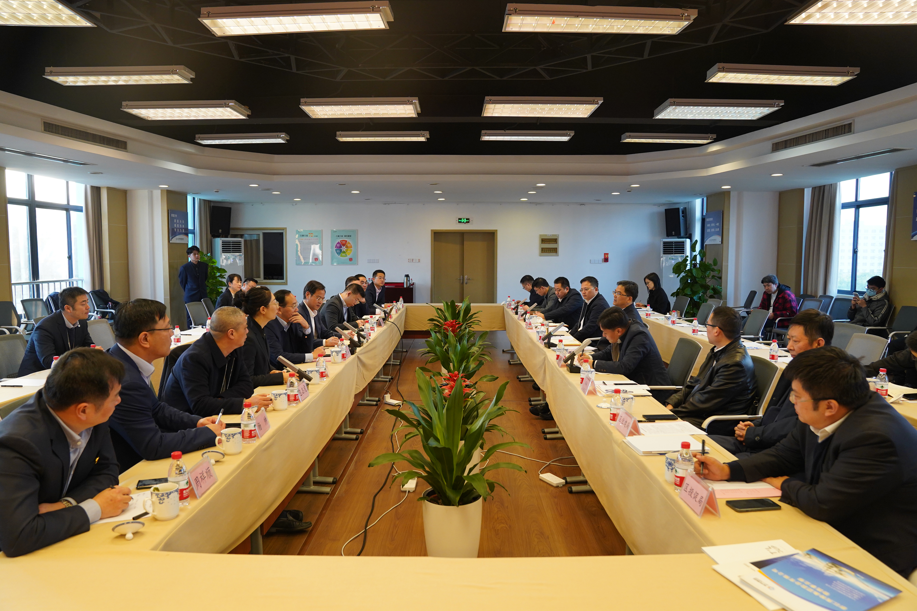 拱墅区委书记李志龙一行来南宫NG28集团调研